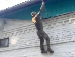 Ukrainian soldiers raise their flag in Kursk Oblast, Russia. 